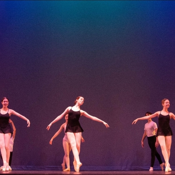 Meet your Posher, Sharon - Picture 3 of 12